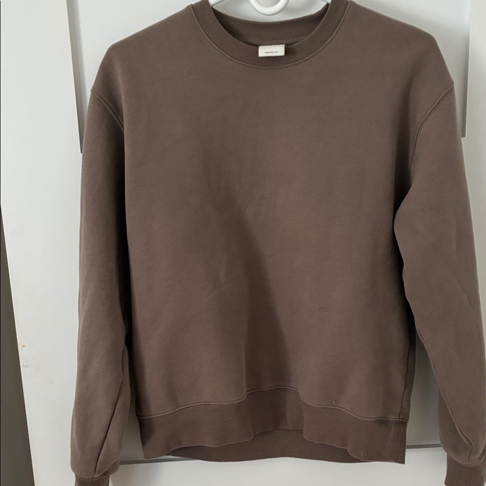 I Aritzia cozy sweatshirt crew neck size small worn but good condition still